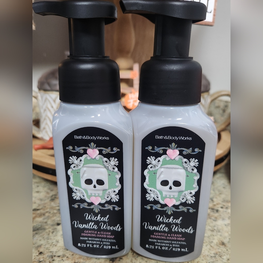 NWT Bath and Body Works WICKED VANILLA WOODS Foaming Hand Soap Bundle of 2